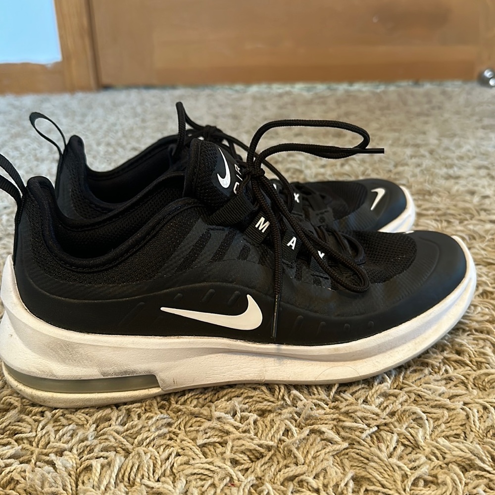 Nike Kids Air Max Axis Black and White. Size 4.5Y